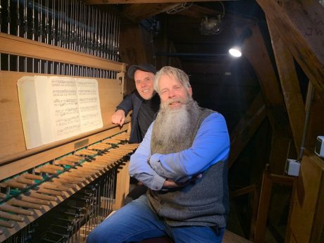 Martin Fondse heeft nieuw stuk geschreven voor het mobiele carillon van beiaardier Boudewijn Zwart