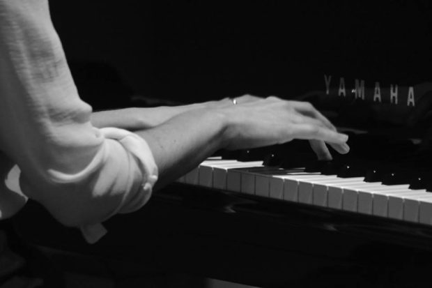 Componist des Vaderlands Anne-Maartje Lemereis: ‘Het voelt als een meditatiesessie om piano te spelen’